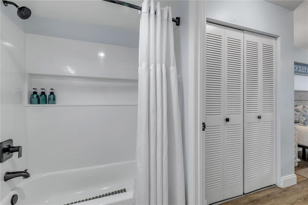 For Sale: $325,000 (1 beds, 1 baths, 768 Square Feet)