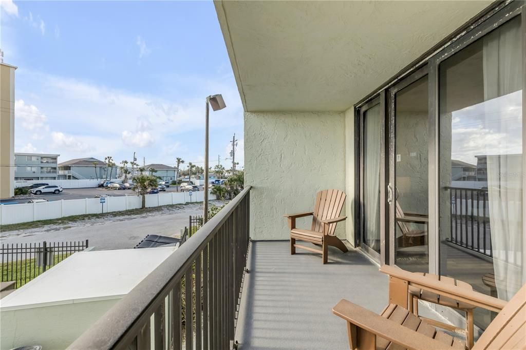 For Sale: $325,000 (1 beds, 1 baths, 768 Square Feet)