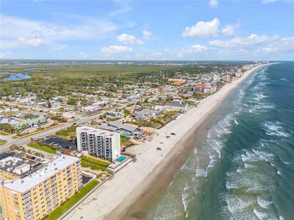 For Sale: $325,000 (1 beds, 1 baths, 768 Square Feet)