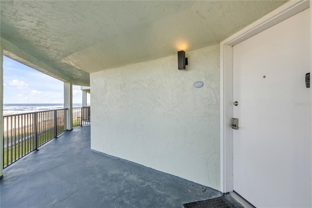 For Sale: $325,000 (1 beds, 1 baths, 768 Square Feet)