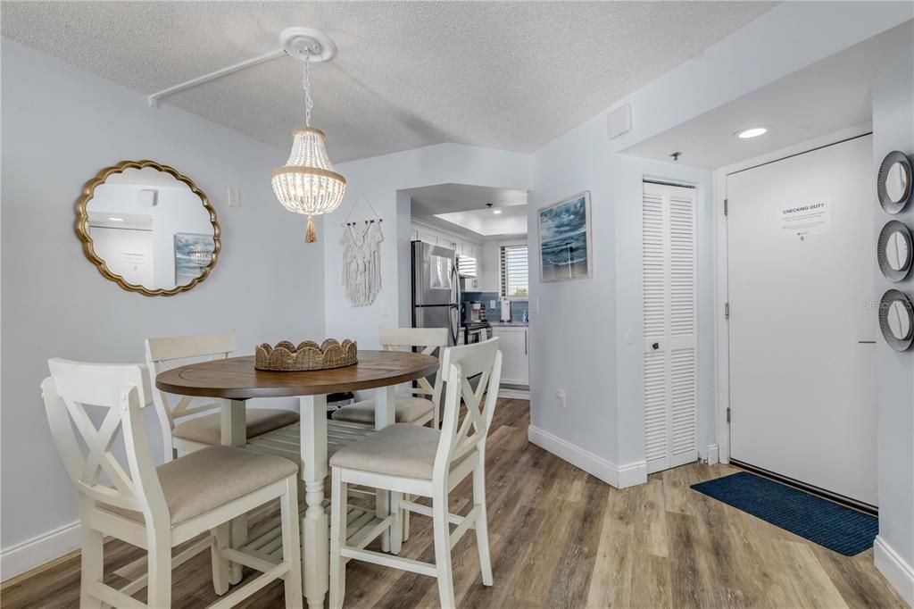 For Sale: $325,000 (1 beds, 1 baths, 768 Square Feet)