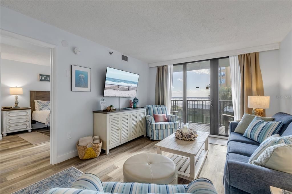For Sale: $325,000 (1 beds, 1 baths, 768 Square Feet)
