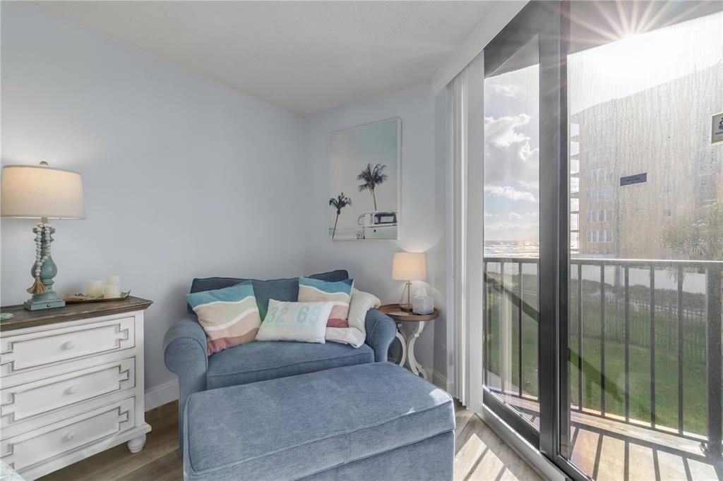 For Sale: $325,000 (1 beds, 1 baths, 768 Square Feet)