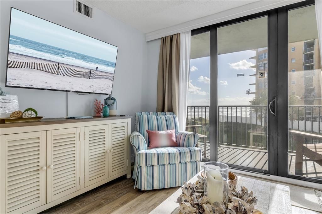 For Sale: $325,000 (1 beds, 1 baths, 768 Square Feet)