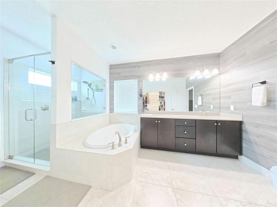 En Venta: $750,000 (4 camas, 3 baños, 3907 Pies cuadrados)