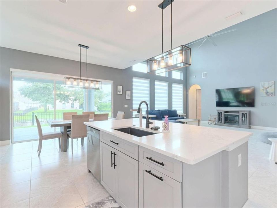 En Venta: $750,000 (4 camas, 3 baños, 3907 Pies cuadrados)