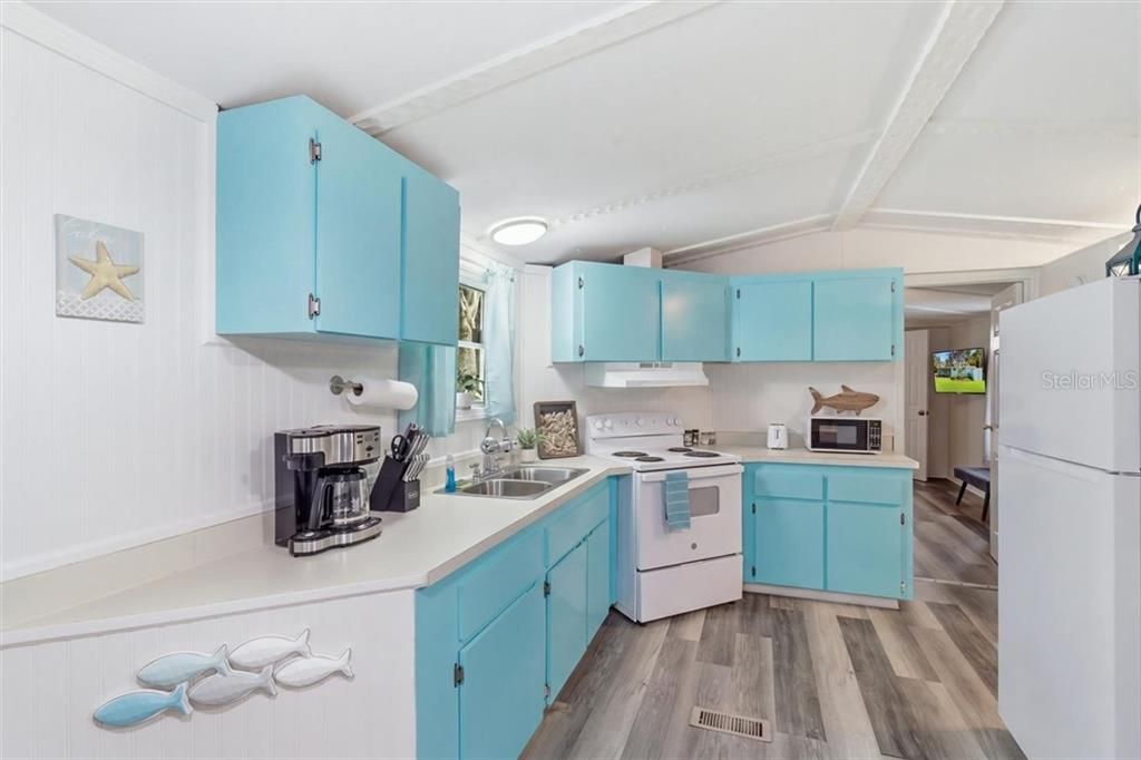 For Sale: $195,000 (2 beds, 2 baths, 1050 Square Feet)
