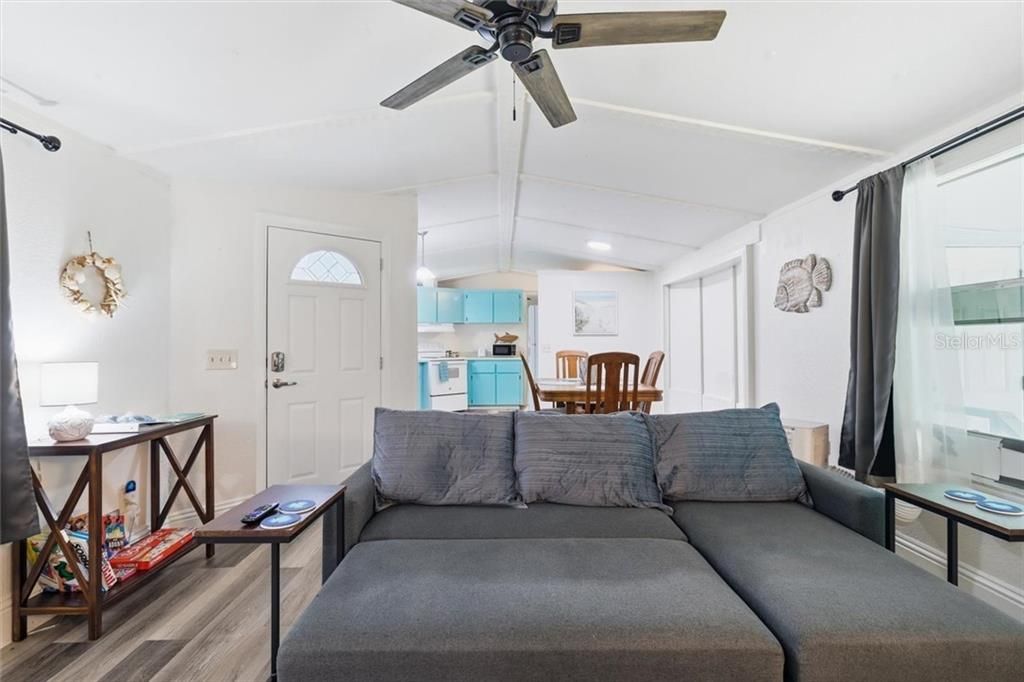 For Sale: $195,000 (2 beds, 2 baths, 1050 Square Feet)