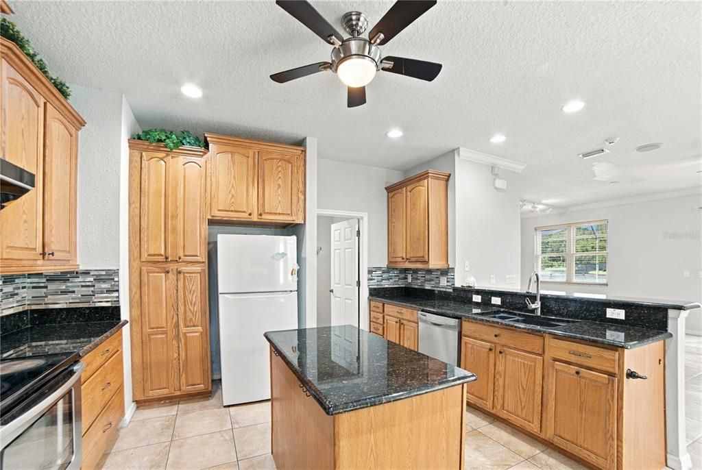 En Venta: $515,000 (3 camas, 2 baños, 2481 Pies cuadrados)
