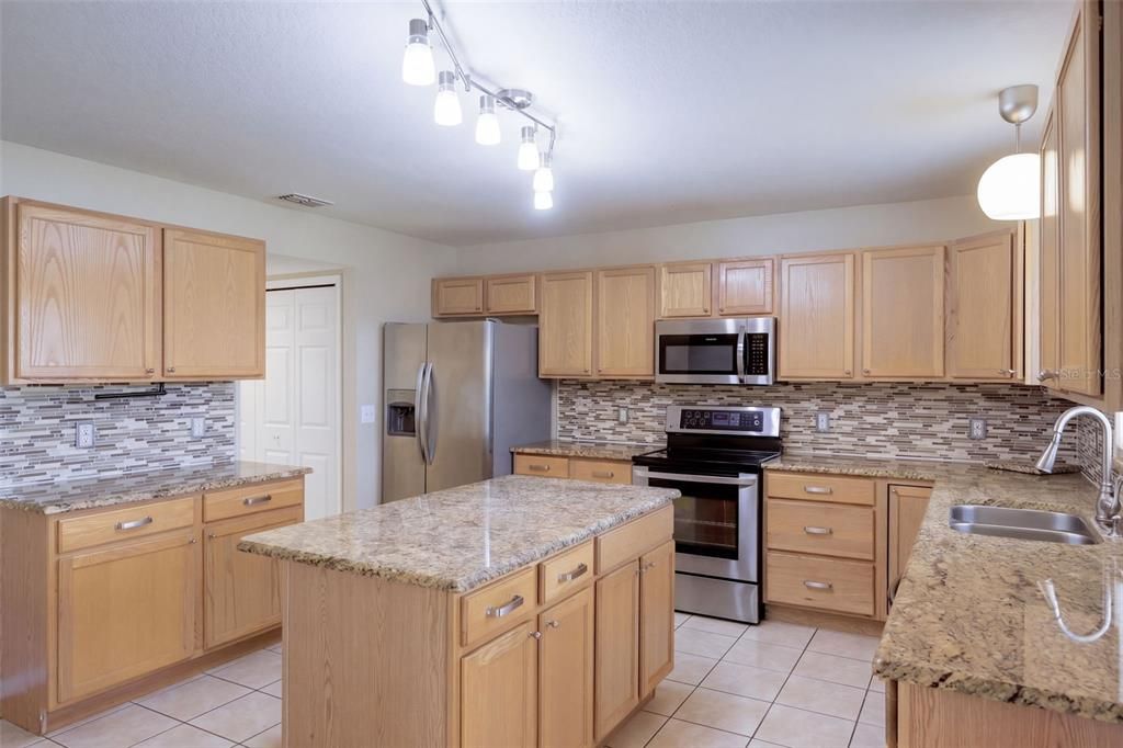 For Sale: $435,000 (4 beds, 3 baths, 3012 Square Feet)