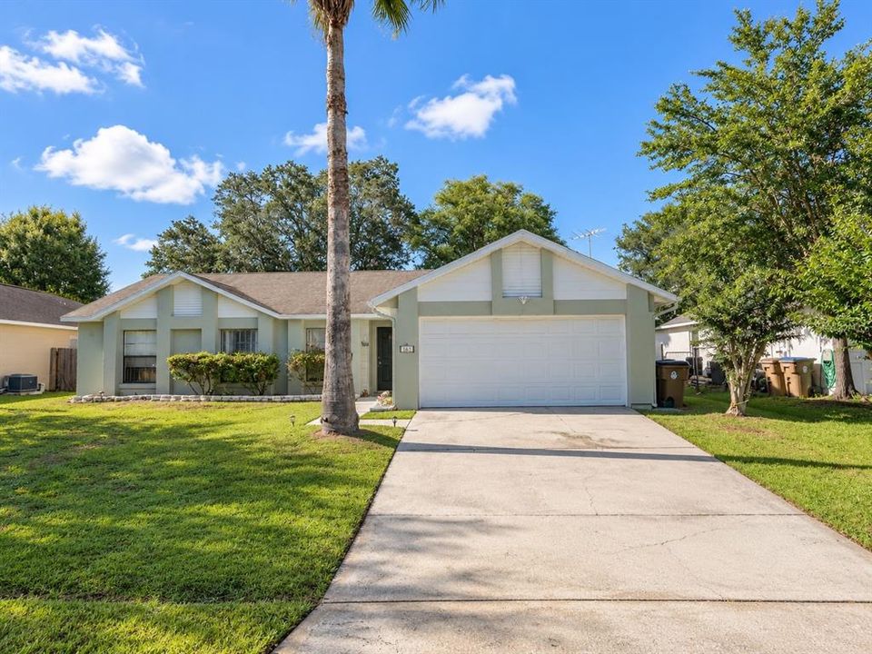 For Rent: $1,645 (3 beds, 2 baths, 1422 Square Feet)