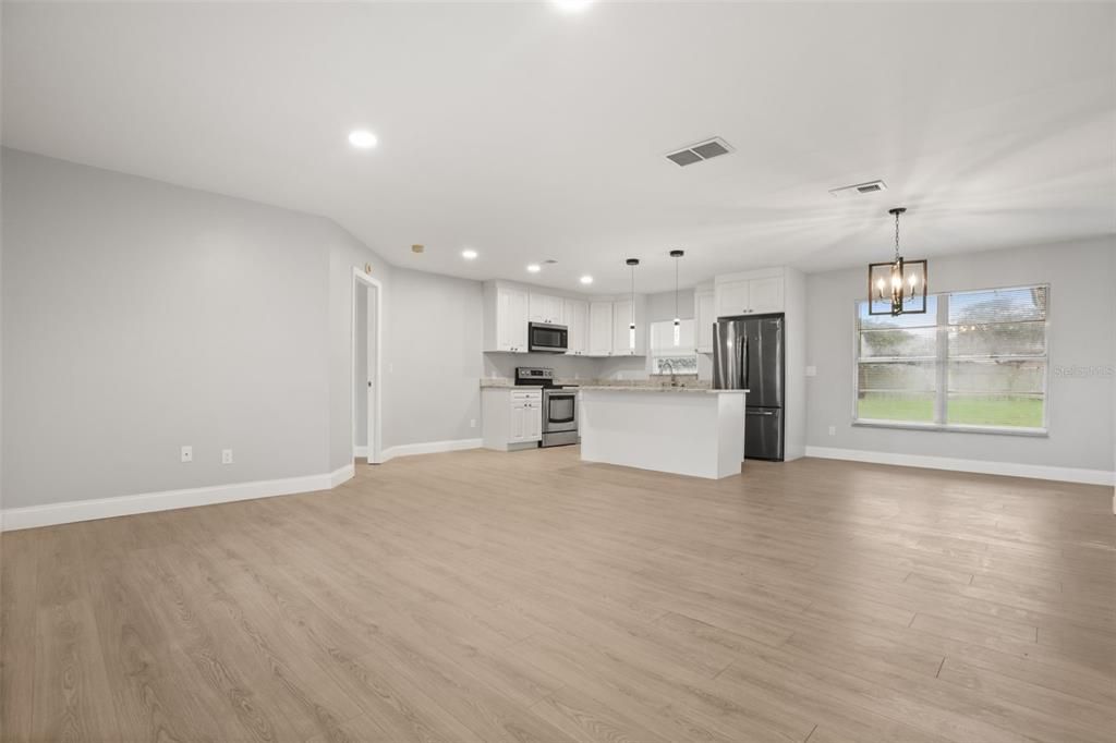 For Rent: $2,600 (3 beds, 2 baths, 1639 Square Feet)