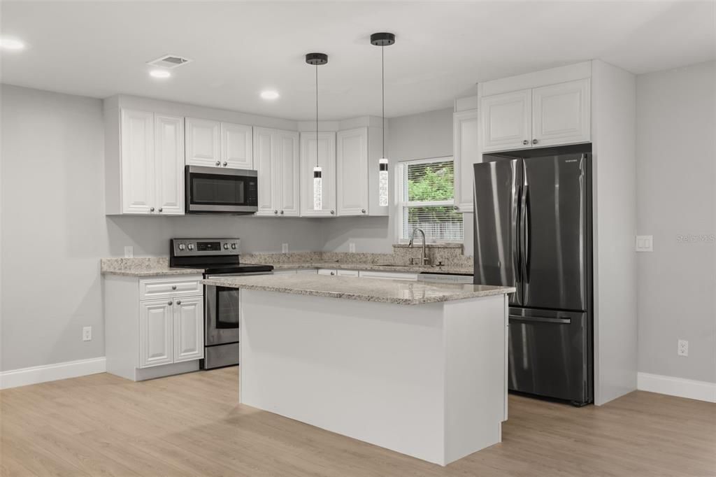 For Rent: $2,600 (3 beds, 2 baths, 1639 Square Feet)
