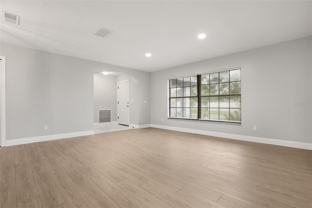 For Rent: $2,600 (3 beds, 2 baths, 1639 Square Feet)