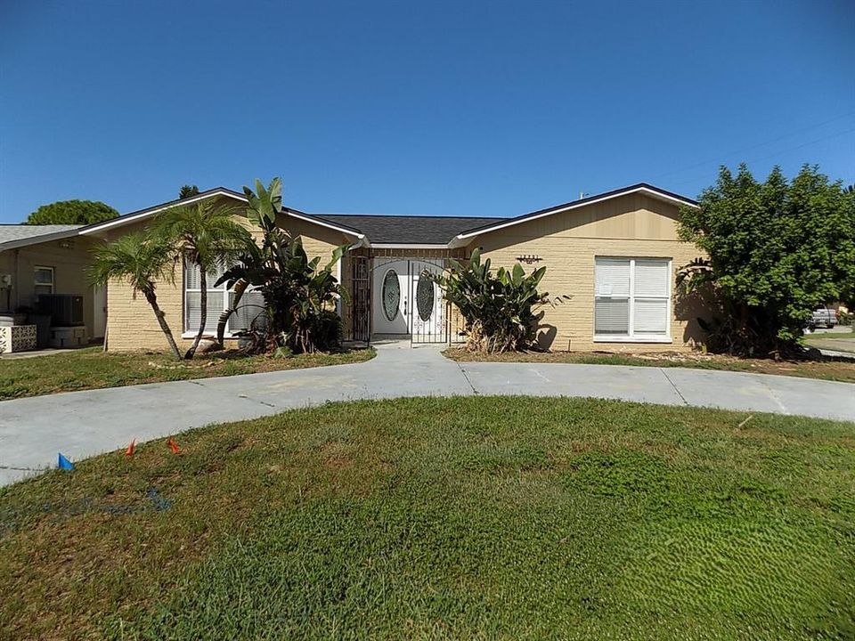 For Sale: $369,900 (2 beds, 2 baths, 2213 Square Feet)