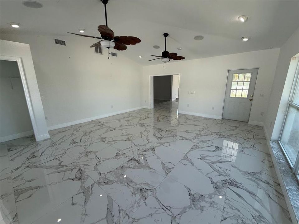 For Sale: $369,900 (2 beds, 2 baths, 2213 Square Feet)