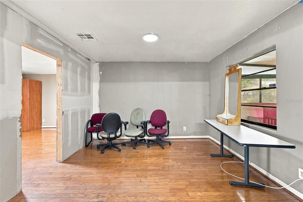 Active With Contract: $299,999 (3 beds, 2 baths, 1701 Square Feet)