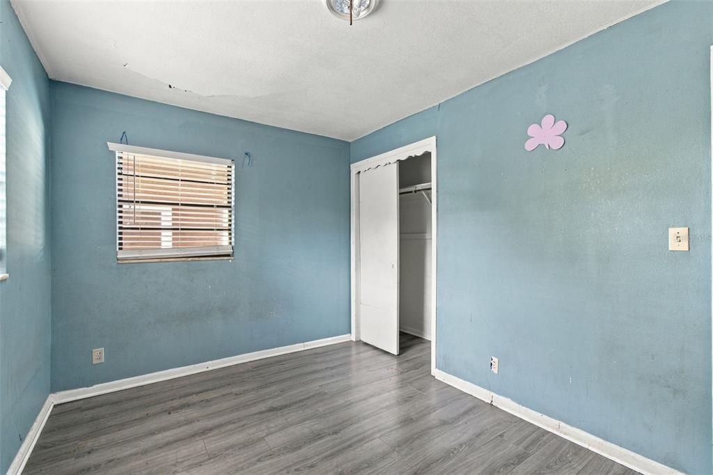 Active With Contract: $299,999 (3 beds, 2 baths, 1701 Square Feet)