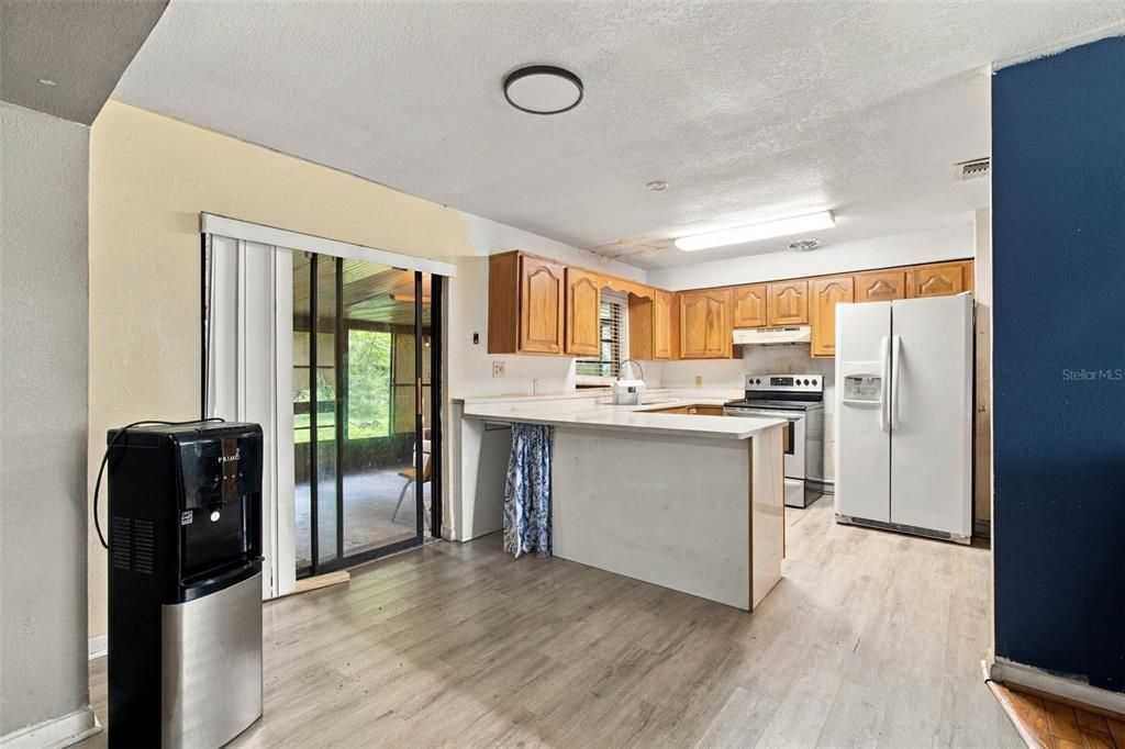 Active With Contract: $299,999 (3 beds, 2 baths, 1701 Square Feet)