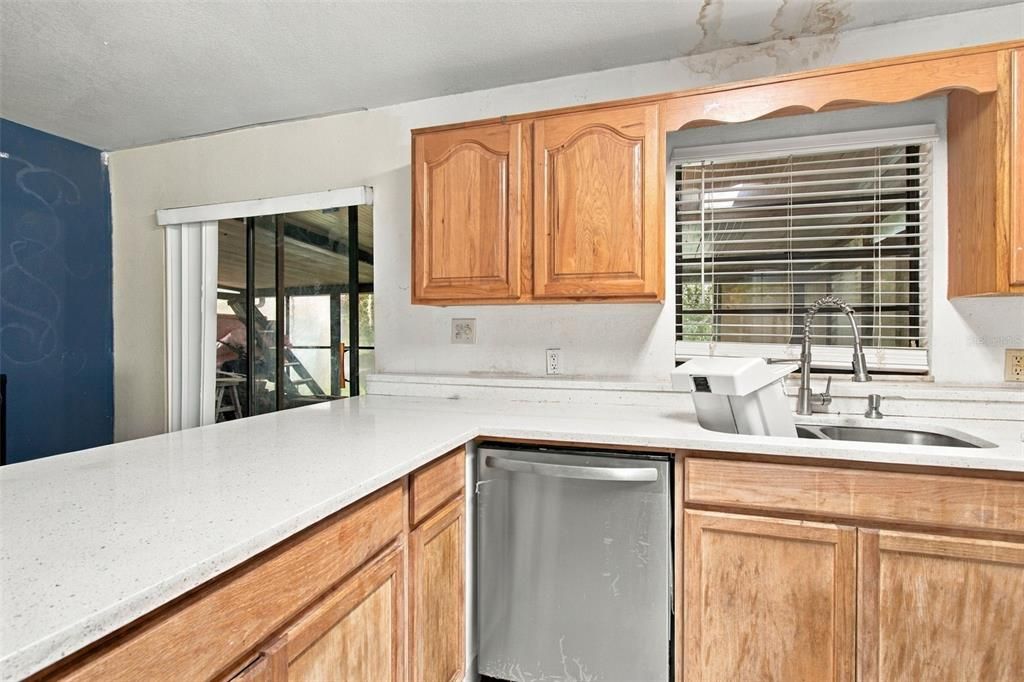 Active With Contract: $299,999 (3 beds, 2 baths, 1701 Square Feet)