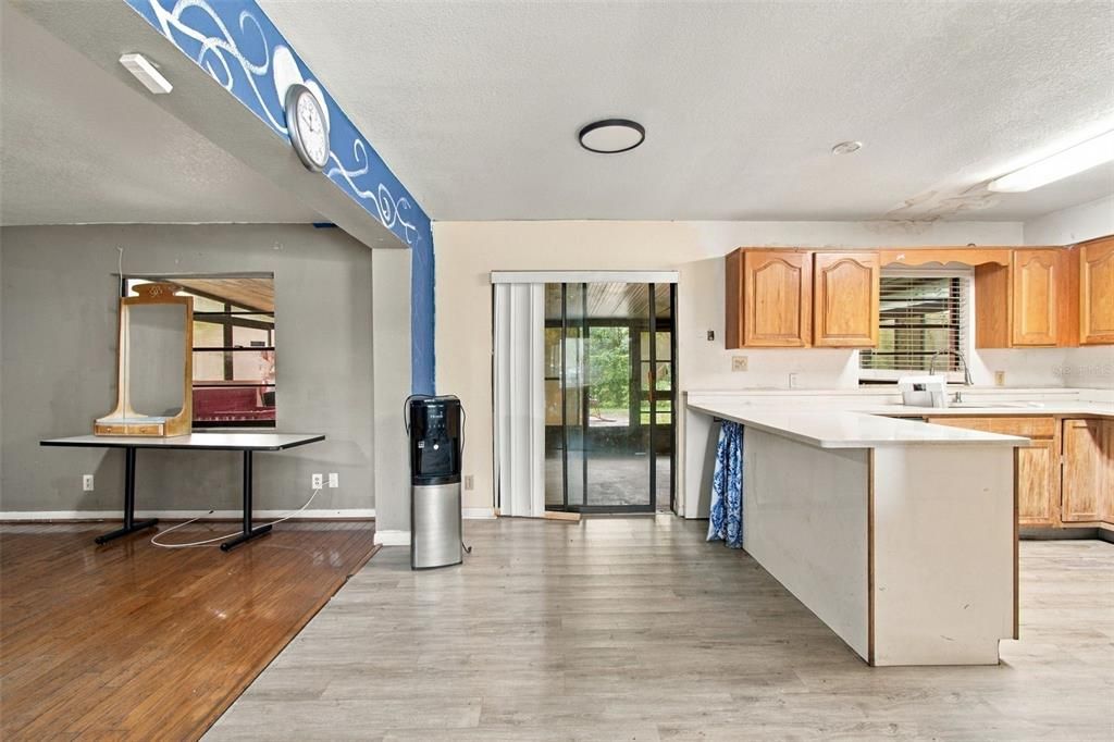 Active With Contract: $299,999 (3 beds, 2 baths, 1701 Square Feet)