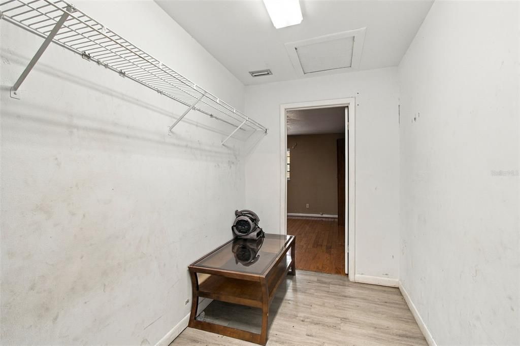 Active With Contract: $299,999 (3 beds, 2 baths, 1701 Square Feet)