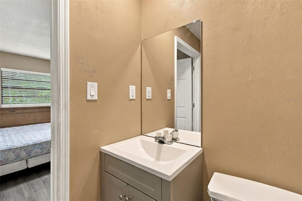 Active With Contract: $299,999 (3 beds, 2 baths, 1701 Square Feet)