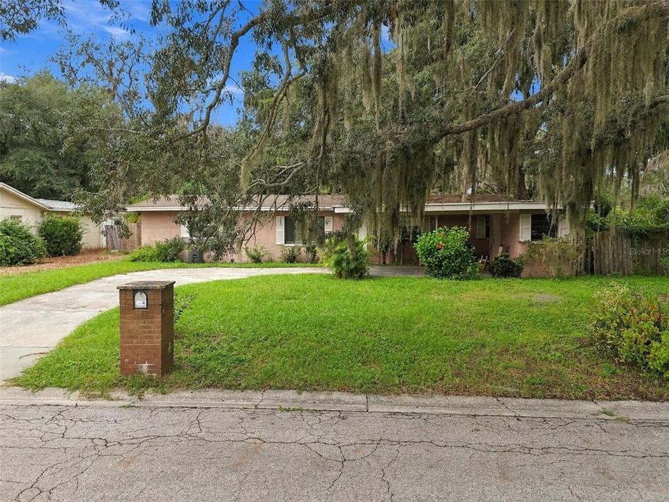 Active With Contract: $299,999 (3 beds, 2 baths, 1701 Square Feet)