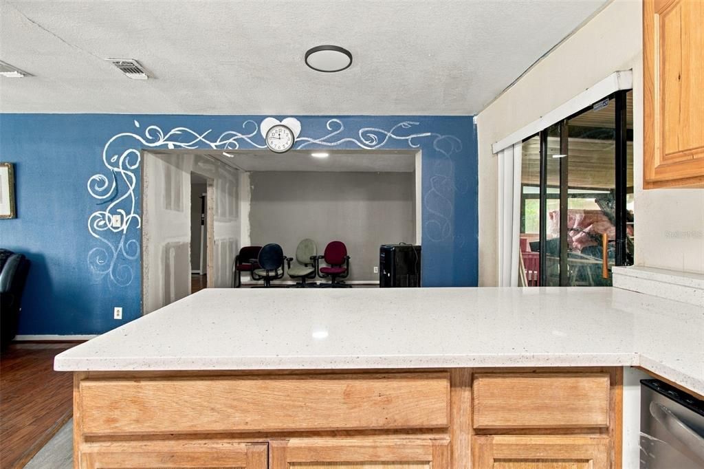 Active With Contract: $299,999 (3 beds, 2 baths, 1701 Square Feet)