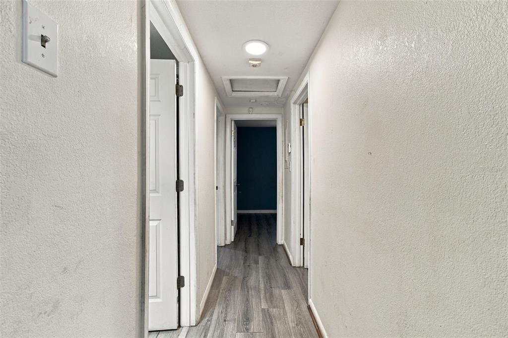 Active With Contract: $299,999 (3 beds, 2 baths, 1701 Square Feet)