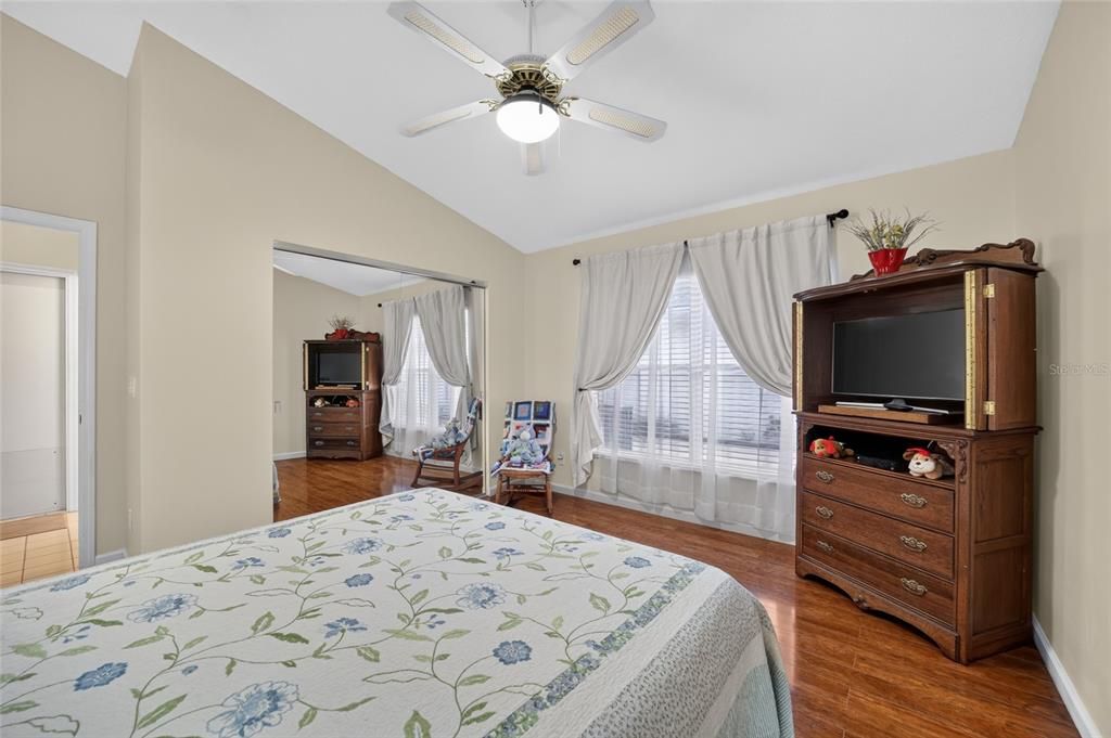 En Venta: $294,500 (3 camas, 2 baños, 1959 Pies cuadrados)