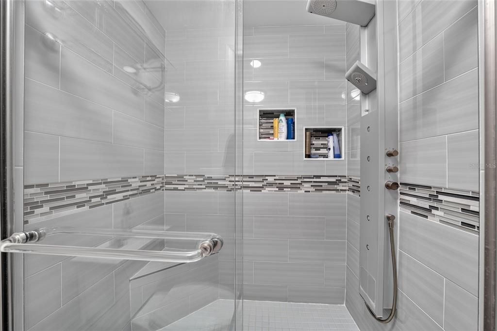 En Venta: $294,500 (3 camas, 2 baños, 1959 Pies cuadrados)