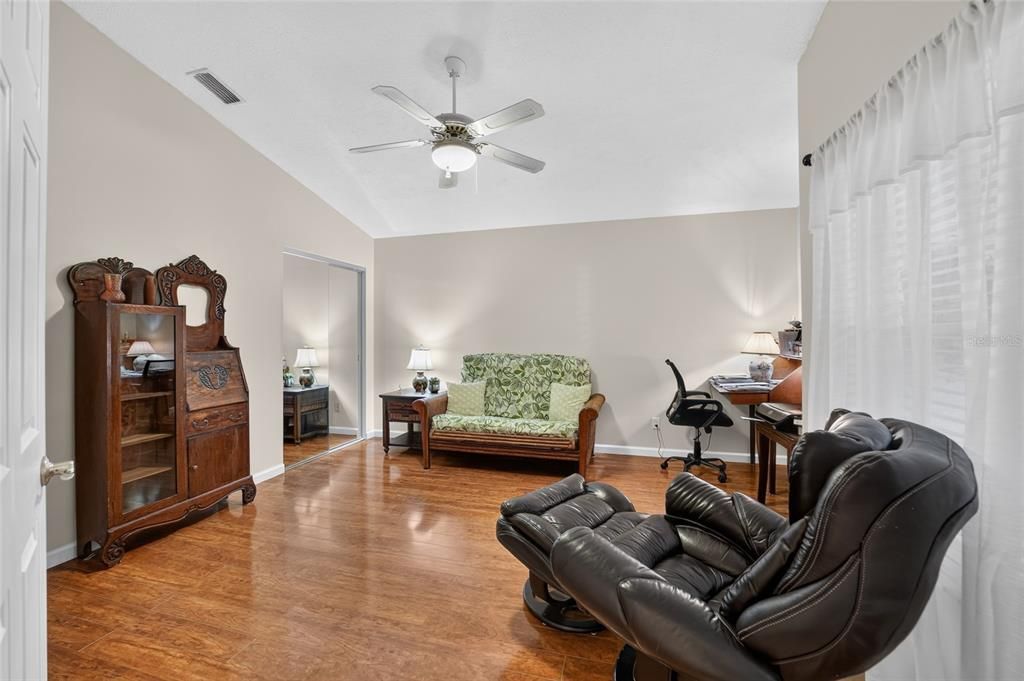 En Venta: $294,500 (3 camas, 2 baños, 1959 Pies cuadrados)