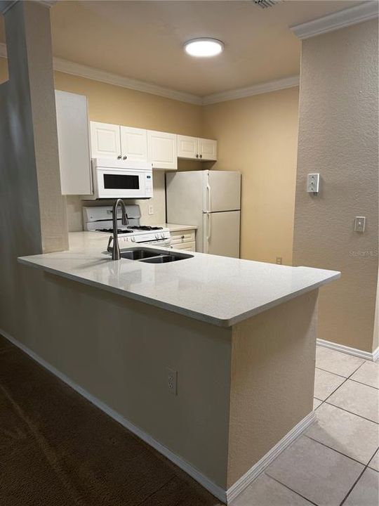 For Rent: $1,450 (1 beds, 1 baths, 890 Square Feet)