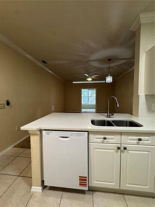 For Rent: $1,450 (1 beds, 1 baths, 890 Square Feet)