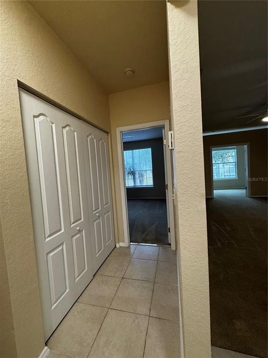 For Rent: $1,450 (1 beds, 1 baths, 890 Square Feet)