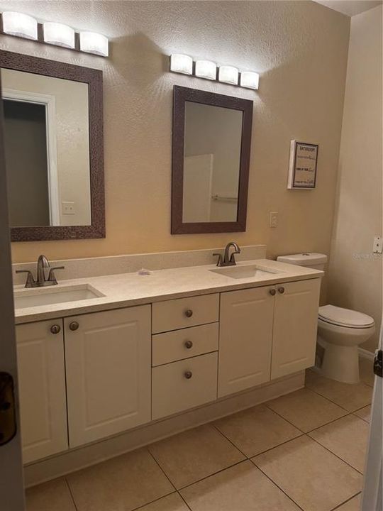 For Rent: $1,450 (1 beds, 1 baths, 890 Square Feet)