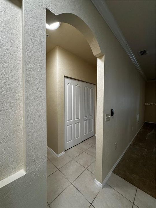 For Rent: $1,450 (1 beds, 1 baths, 890 Square Feet)