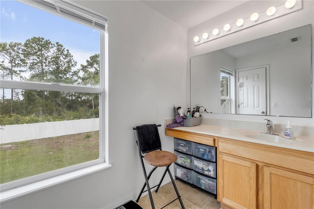 En Venta: $325,000 (3 camas, 2 baños, 2026 Pies cuadrados)