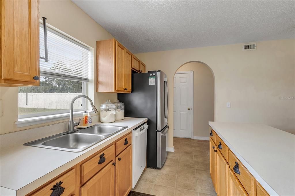 En Venta: $325,000 (3 camas, 2 baños, 2026 Pies cuadrados)