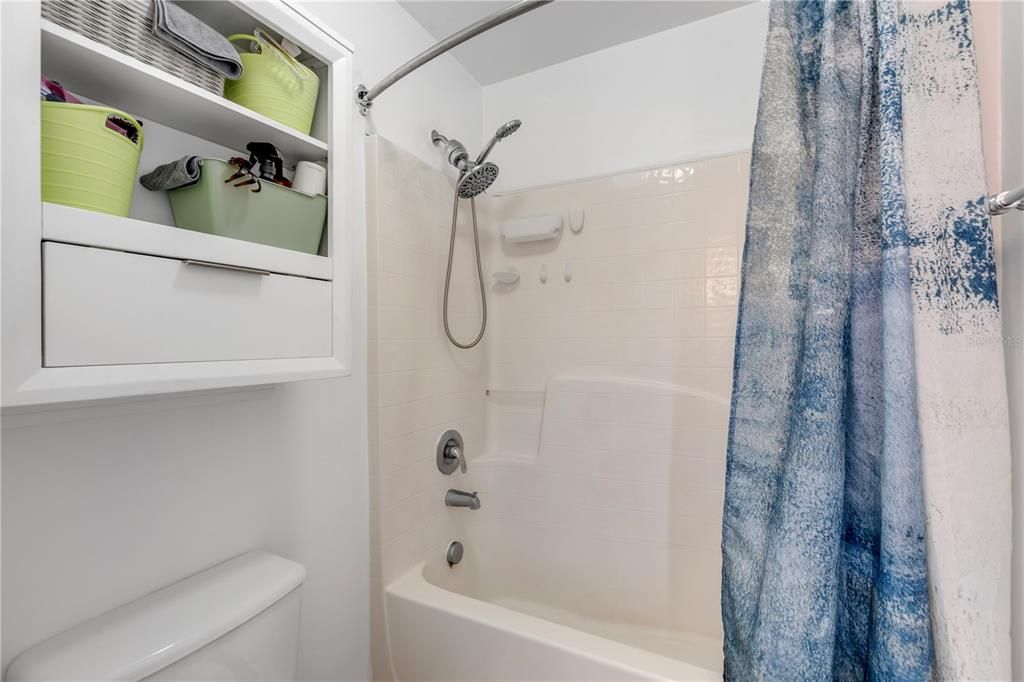 En Venta: $325,000 (3 camas, 2 baños, 2026 Pies cuadrados)