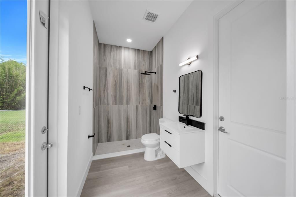 En Venta: $260,000 (3 camas, 3 baños, 1057 Pies cuadrados)