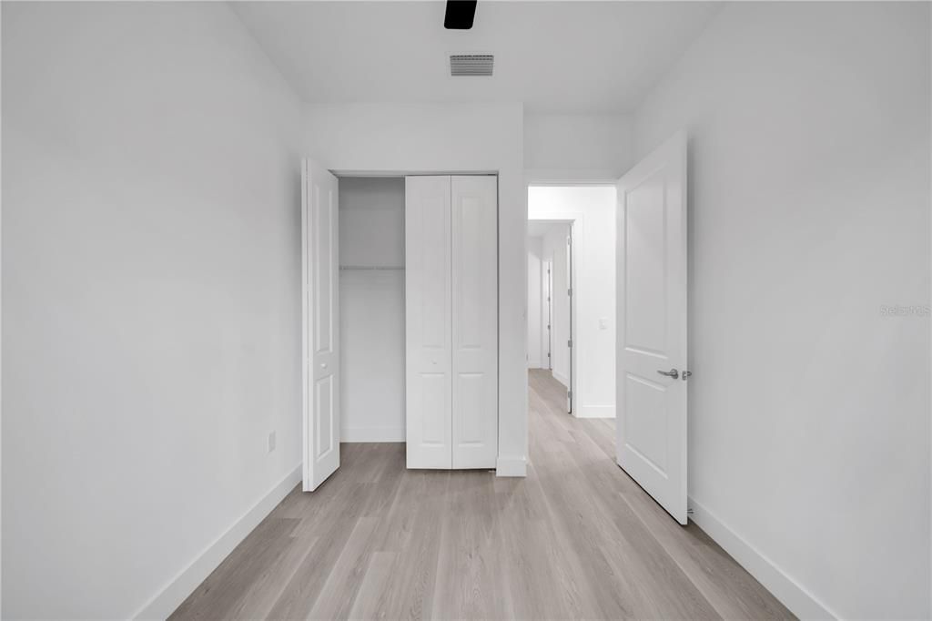 En Venta: $260,000 (3 camas, 3 baños, 1057 Pies cuadrados)