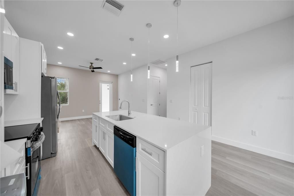 En Venta: $260,000 (3 camas, 3 baños, 1057 Pies cuadrados)