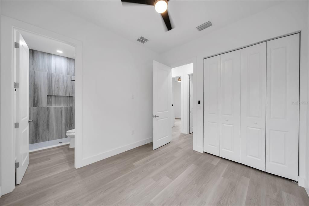 En Venta: $260,000 (3 camas, 3 baños, 1057 Pies cuadrados)
