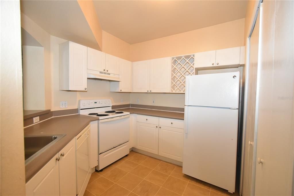В аренду: $1,350 (1 спален, 1 ванн, 715 Квадратных фут)