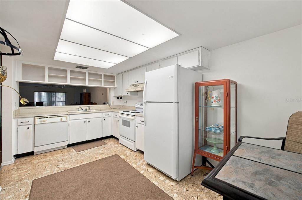 For Sale: $184,900 (2 beds, 2 baths, 1410 Square Feet)