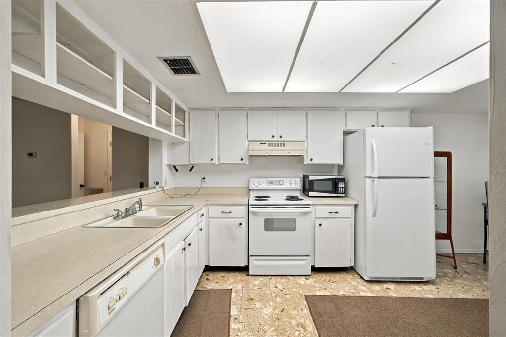 For Sale: $184,900 (2 beds, 2 baths, 1410 Square Feet)