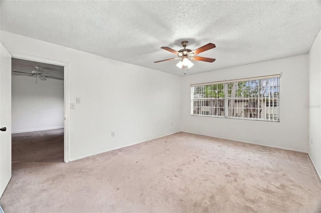 For Sale: $184,900 (2 beds, 2 baths, 1410 Square Feet)