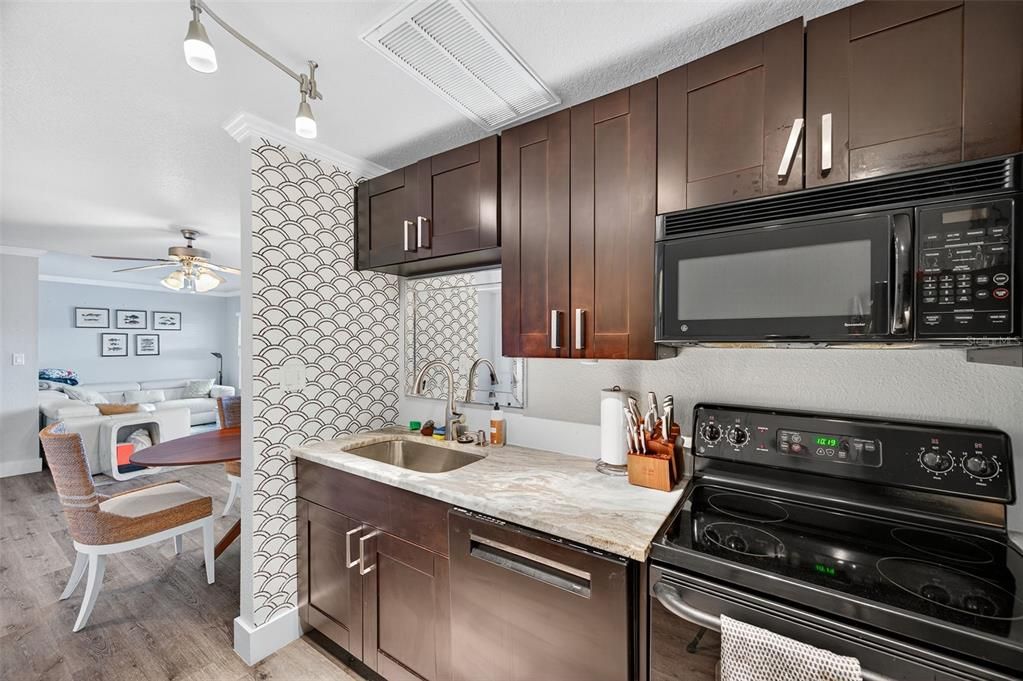 В аренду: $2,200 (1 спален, 1 ванн, 823 Квадратных фут)